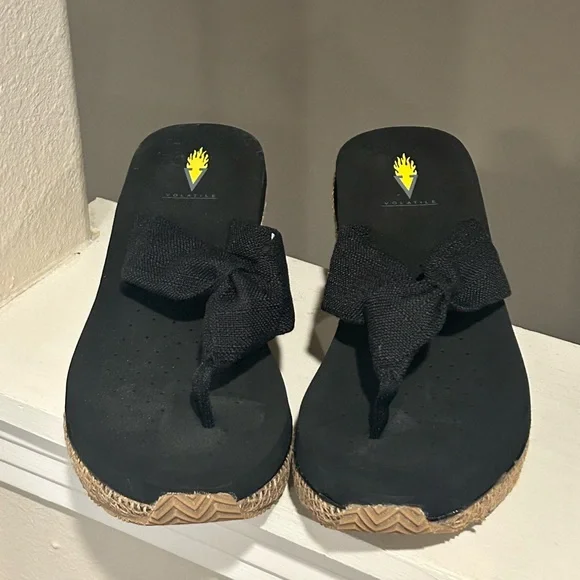 Volatile Tulane Sandals Womens Sz. 10 Black/tan Platform Wedge Thong Flip Flop - Picture 6 of 9